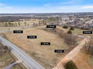 1609 N Dogwood Street, Siloam Springs, AR 72761