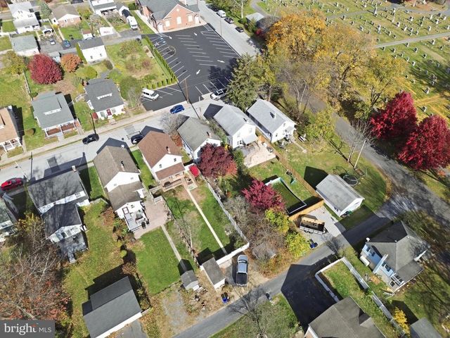 205 W MAPLEWOOD AVENUE, Mechanicsburg, PA 17055