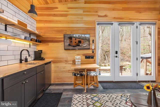 949 DUMPLING RUN RD, Moorefield, WV 26836