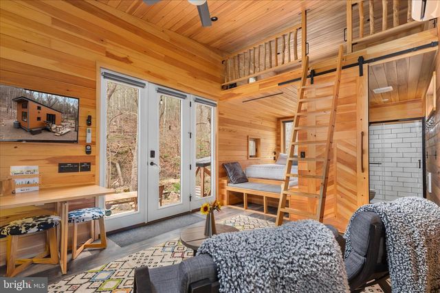 949 DUMPLING RUN RD, Moorefield, WV 26836