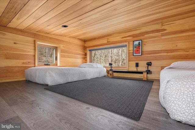 949 DUMPLING RUN RD, Moorefield, WV 26836