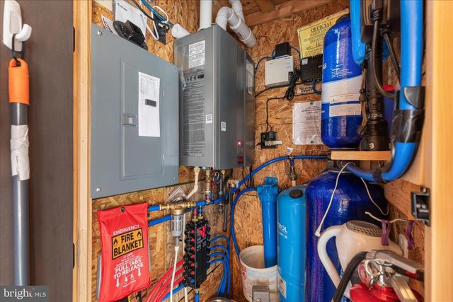 949 DUMPLING RUN RD, Moorefield, WV 26836