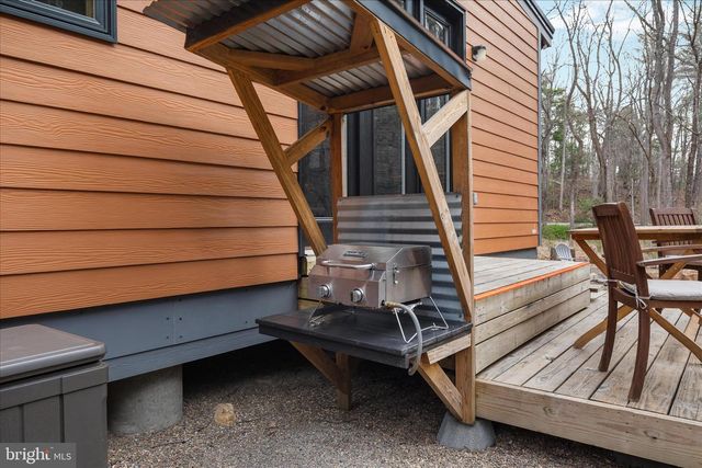 949 DUMPLING RUN RD, Moorefield, WV 26836