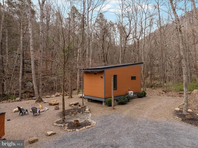 949 DUMPLING RUN RD, Moorefield, WV 26836