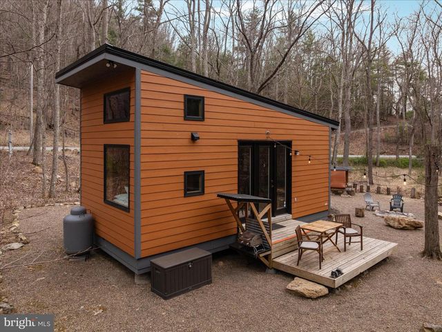 949 DUMPLING RUN RD, Moorefield, WV 26836