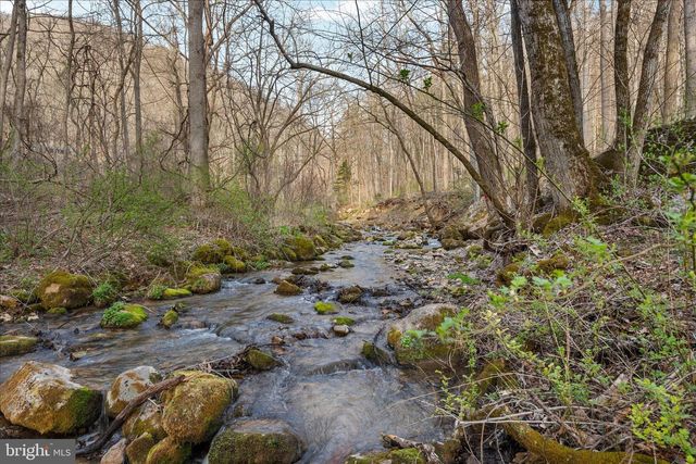 949 DUMPLING RUN RD, Moorefield, WV 26836