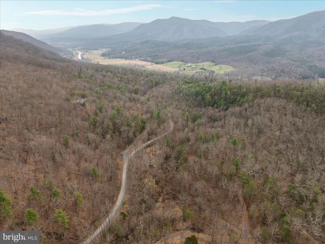 949 DUMPLING RUN RD, Moorefield, WV 26836