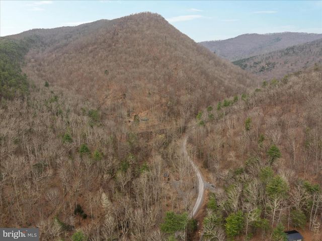 949 DUMPLING RUN RD, Moorefield, WV 26836