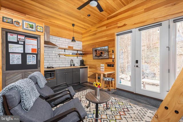 949 DUMPLING RUN RD, Moorefield, WV 26836