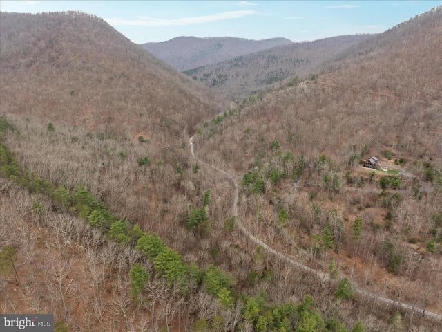 949 DUMPLING RUN RD, Moorefield, WV 26836