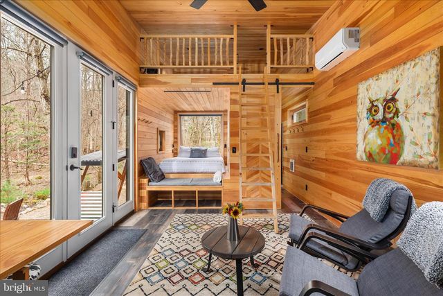 949 DUMPLING RUN RD, Moorefield, WV 26836