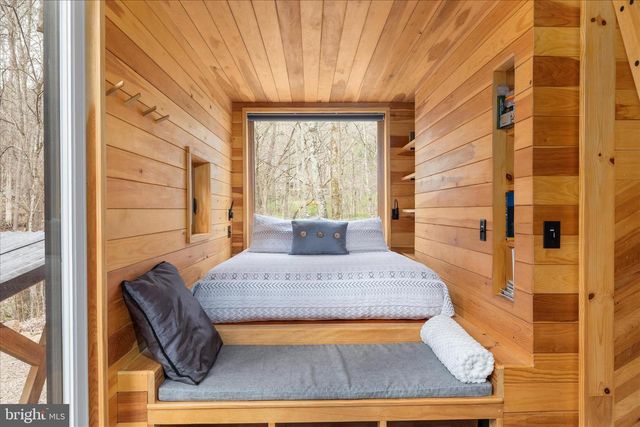 949 DUMPLING RUN RD, Moorefield, WV 26836