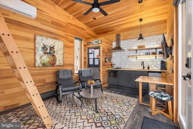 949 DUMPLING RUN RD, Moorefield, WV 26836