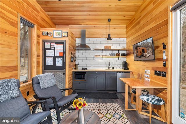 949 DUMPLING RUN RD, Moorefield, WV 26836