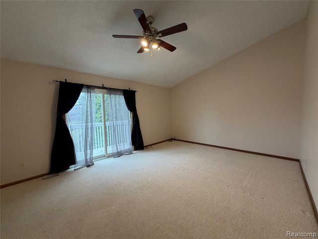 3290 Bennington Drive, Wixom, MI 48393