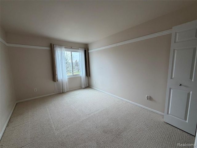 3290 Bennington Drive, Wixom, MI 48393