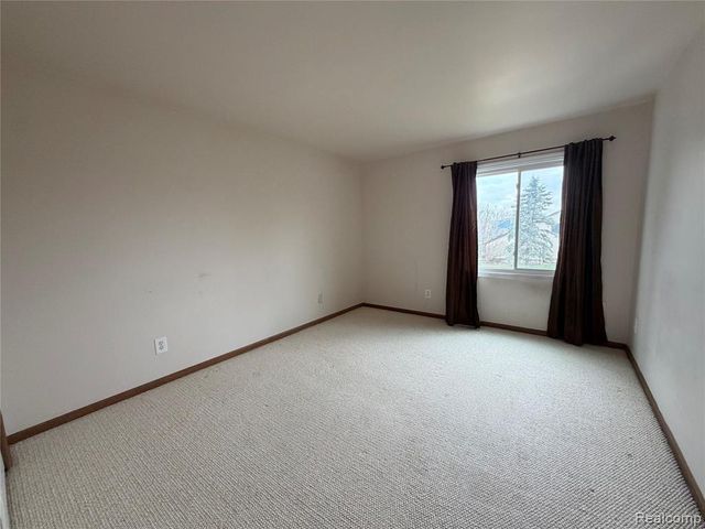 3290 Bennington Drive, Wixom, MI 48393