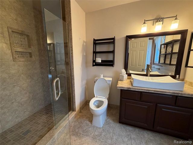 3290 Bennington Drive, Wixom, MI 48393