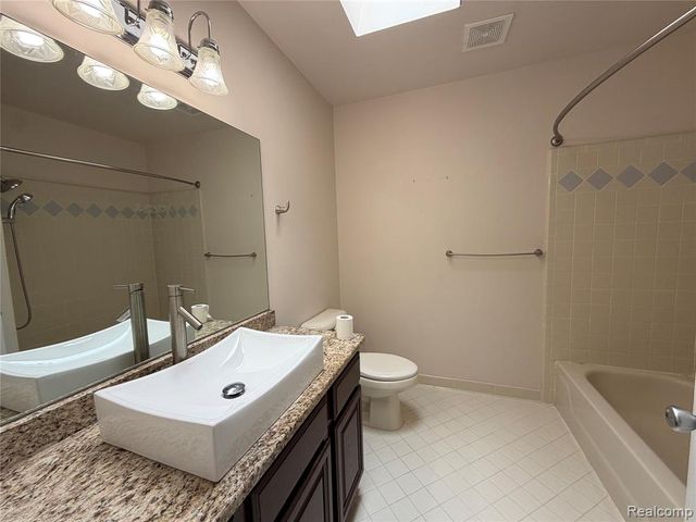 3290 Bennington Drive, Wixom, MI 48393