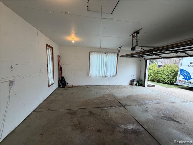 3290 Bennington Drive, Wixom, MI 48393