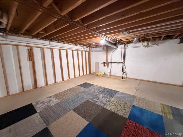 3290 Bennington Drive, Wixom, MI 48393