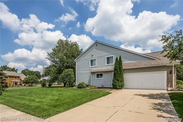 3290 Bennington Drive, Wixom, MI 48393