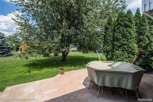 3290 Bennington Drive, Wixom, MI 48393