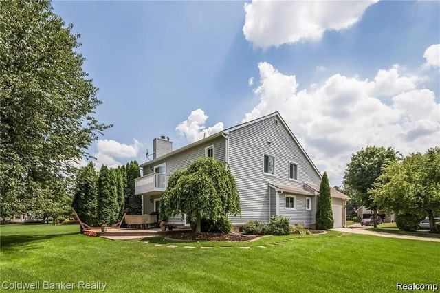 3290 Bennington Drive, Wixom, MI 48393
