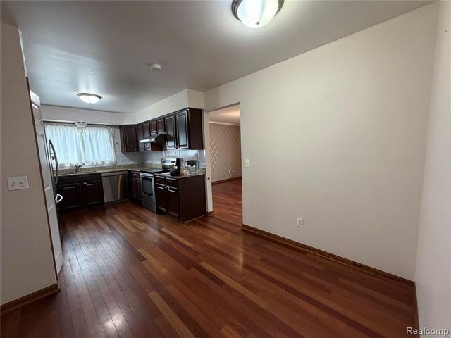 3290 Bennington Drive, Wixom, MI 48393