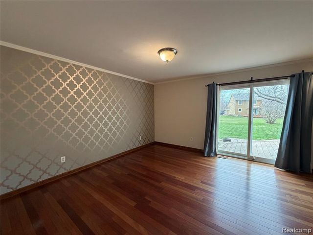 3290 Bennington Drive, Wixom, MI 48393