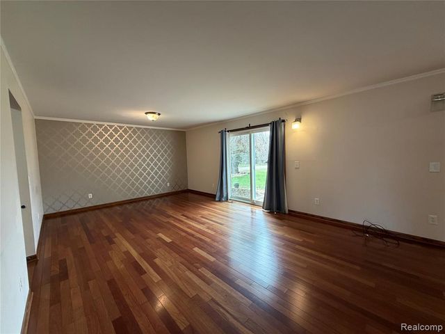 3290 Bennington Drive, Wixom, MI 48393