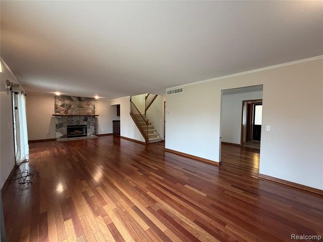 3290 Bennington Drive, Wixom, MI 48393