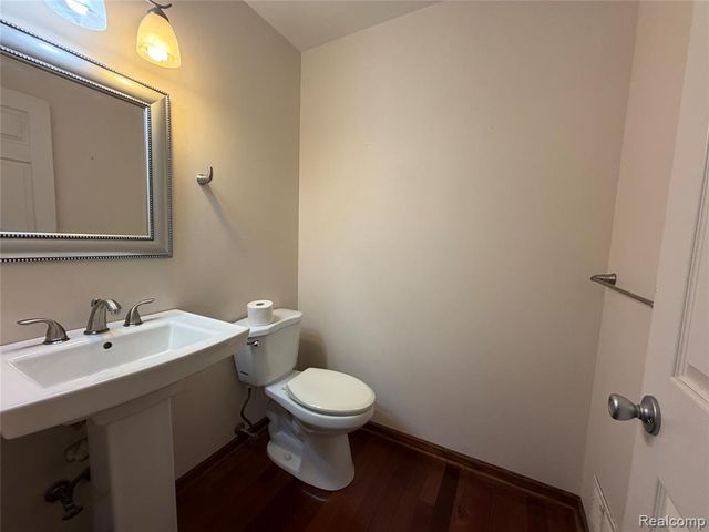 3290 Bennington Drive, Wixom, MI 48393