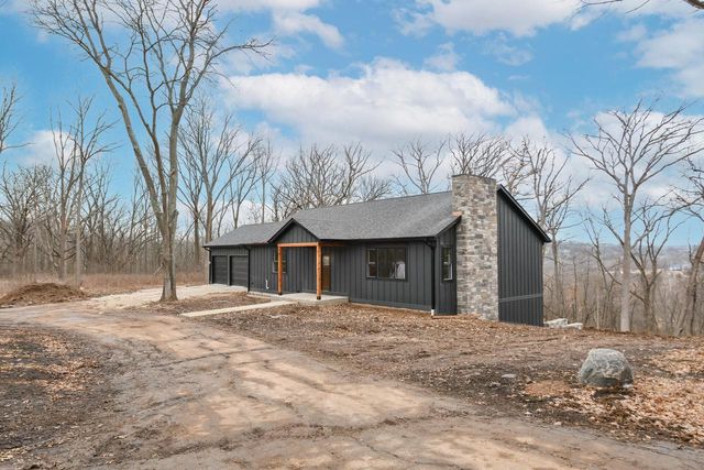 N6095 Johnson ROAD, Burlington, WI 53105