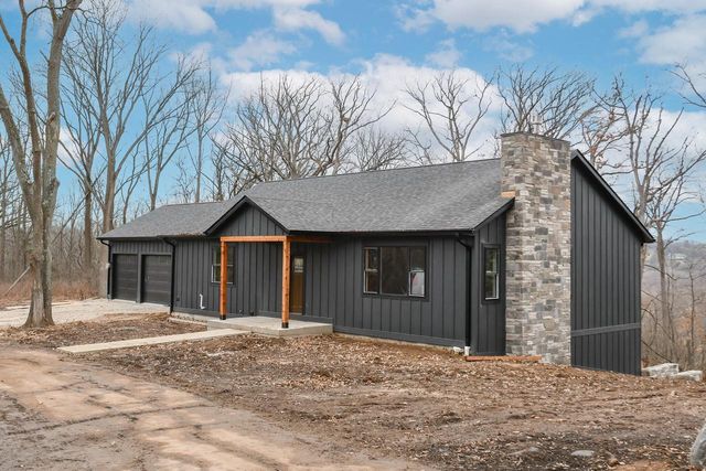 N6095 Johnson ROAD, Burlington, WI 53105