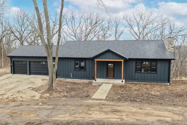 N6095 Johnson ROAD, Burlington, WI 53105