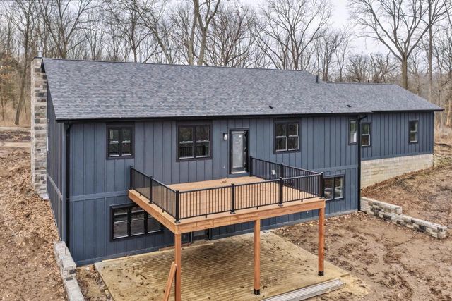 N6095 Johnson ROAD, Burlington, WI 53105