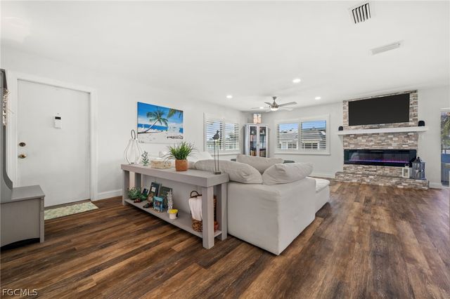 3364 N Key DR 8, North Fort Myers, FL 33903