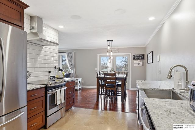 206 Bellevue Boulevard S, Bellevue, NE 68005