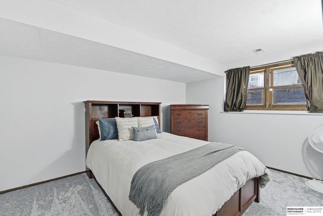 206 Bellevue Boulevard S, Bellevue, NE 68005