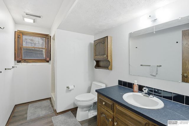 206 Bellevue Boulevard S, Bellevue, NE 68005