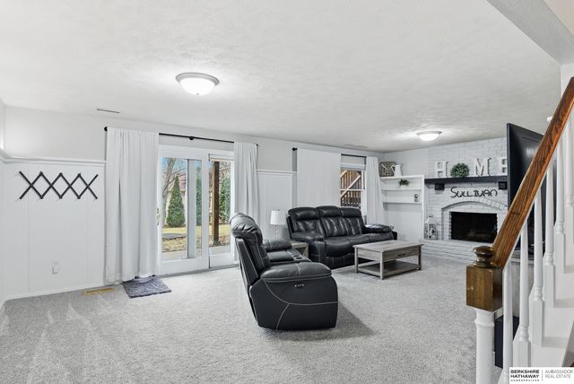 206 Bellevue Boulevard S, Bellevue, NE 68005