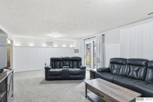 206 Bellevue Boulevard S, Bellevue, NE 68005