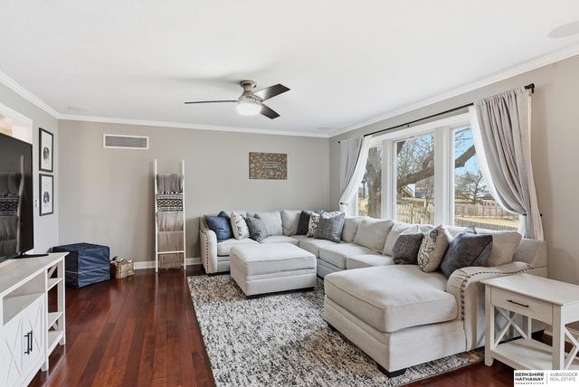 206 Bellevue Boulevard S, Bellevue, NE 68005