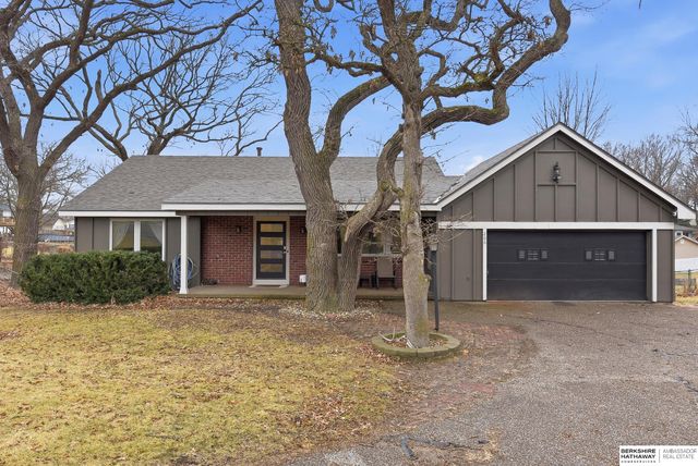 206 Bellevue Boulevard S, Bellevue, NE 68005