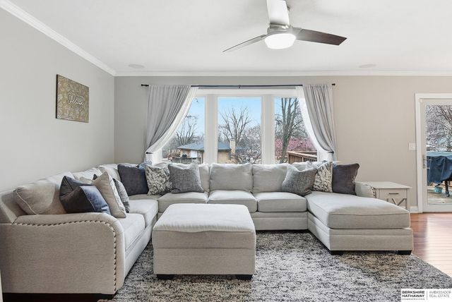 206 Bellevue Boulevard S, Bellevue, NE 68005