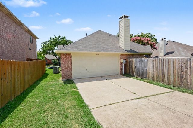 2033 Piedmont Drive, Lewisville, TX 75067