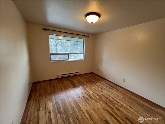 13807 Greenwood Avenue N, Seattle, WA 98133