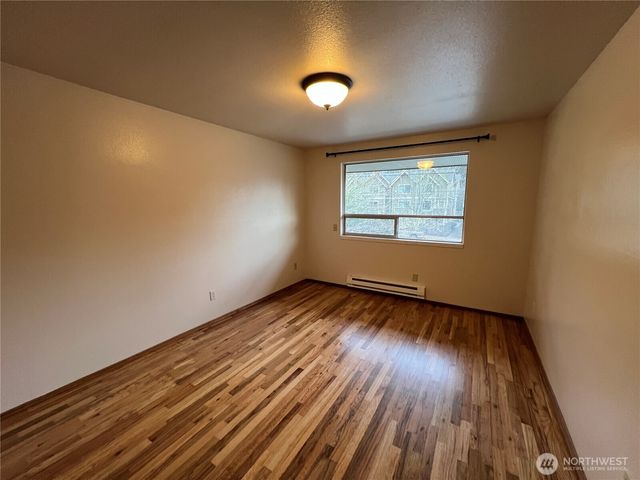 13807 Greenwood Avenue N, Seattle, WA 98133