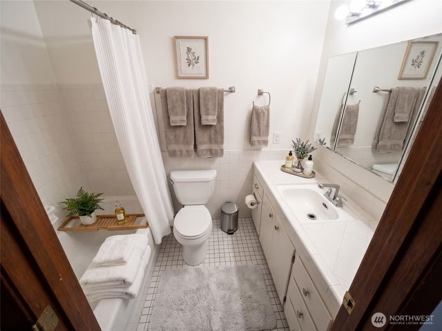 13807 Greenwood Avenue N, Seattle, WA 98133